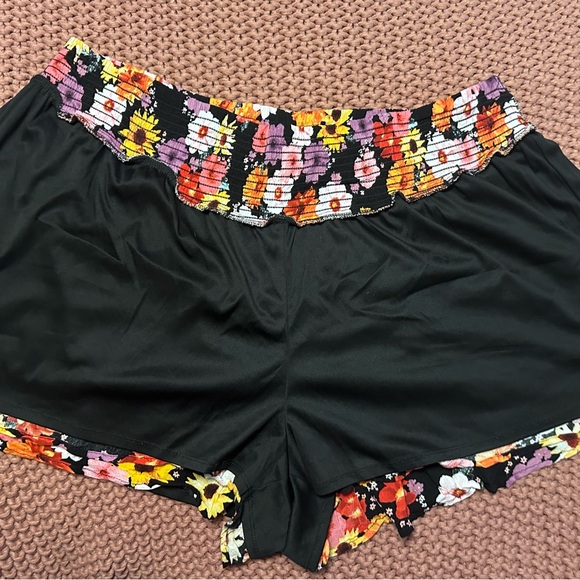 Torrid Floral Ruffle Short - Picture 8 of 8